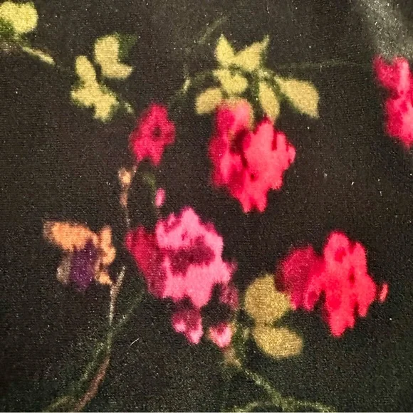 J.Jill Black Velour Long Sleeve Pullover Top Red Pink Floral Size SP - Picture 13 of 13
